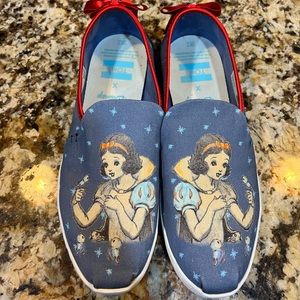 TOMS Disney Snow White Slip On Flats - Women’s Size 7
